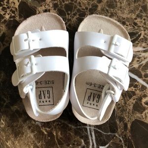 Baby girl gap sandals sz 3-6 months